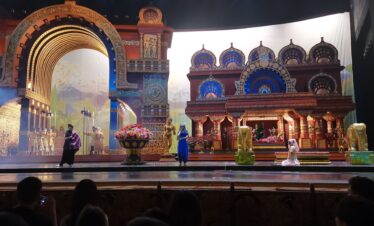 Wuxi Tour A Brahma Palace Fangong Performance