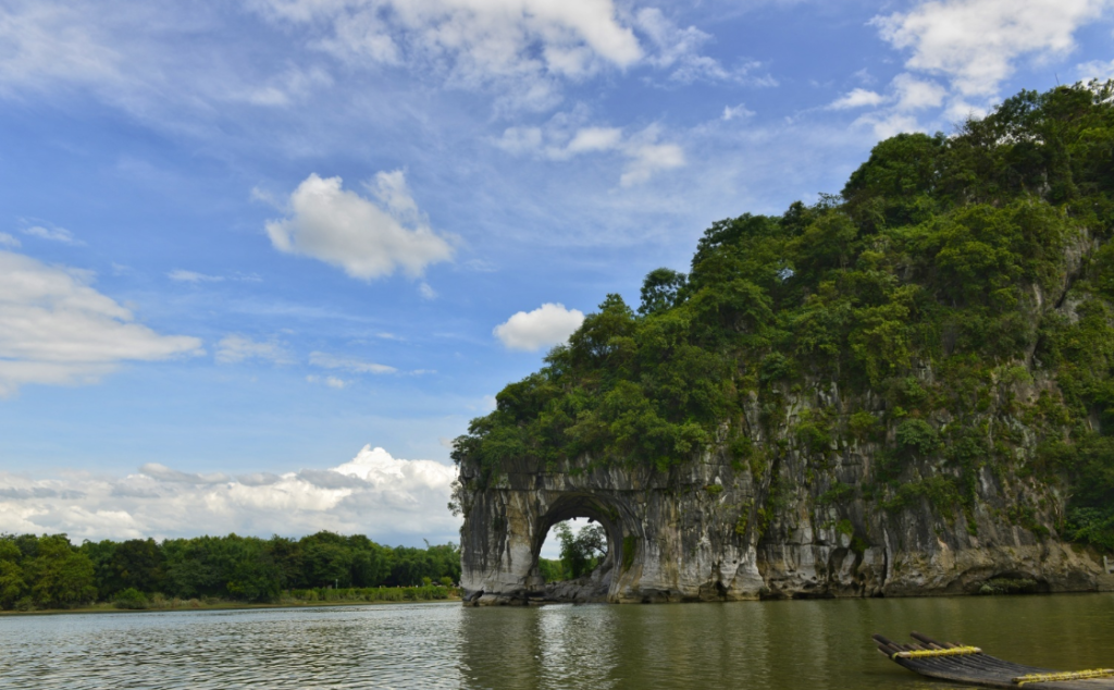 China Tour Elephant Trunk Hill