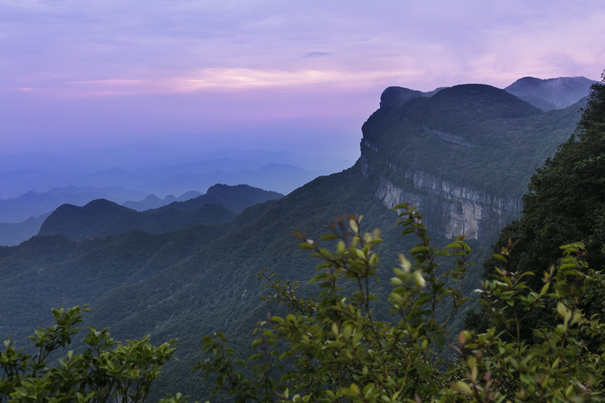 Guilin Tour Golden Buddha Peak